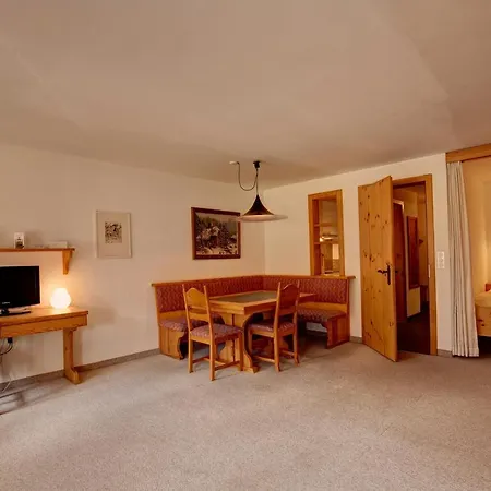 Апартаменты Chesa Munteratsch 1 1 2 Zimmewohnung 104 Typ D Сильваплана